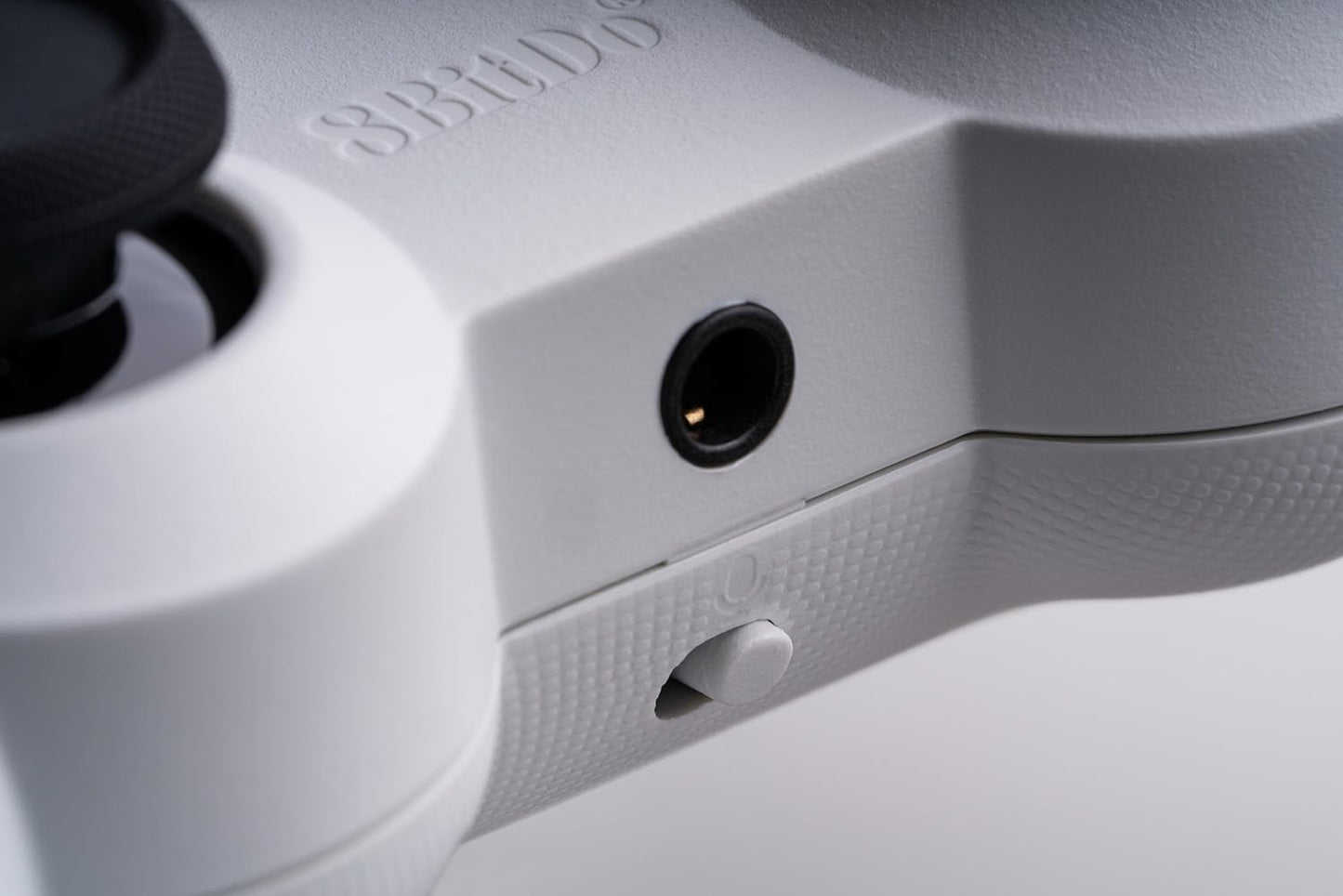 8Bitdo Pro 2 Wired Controller for Xbox Hall Effect Edition White