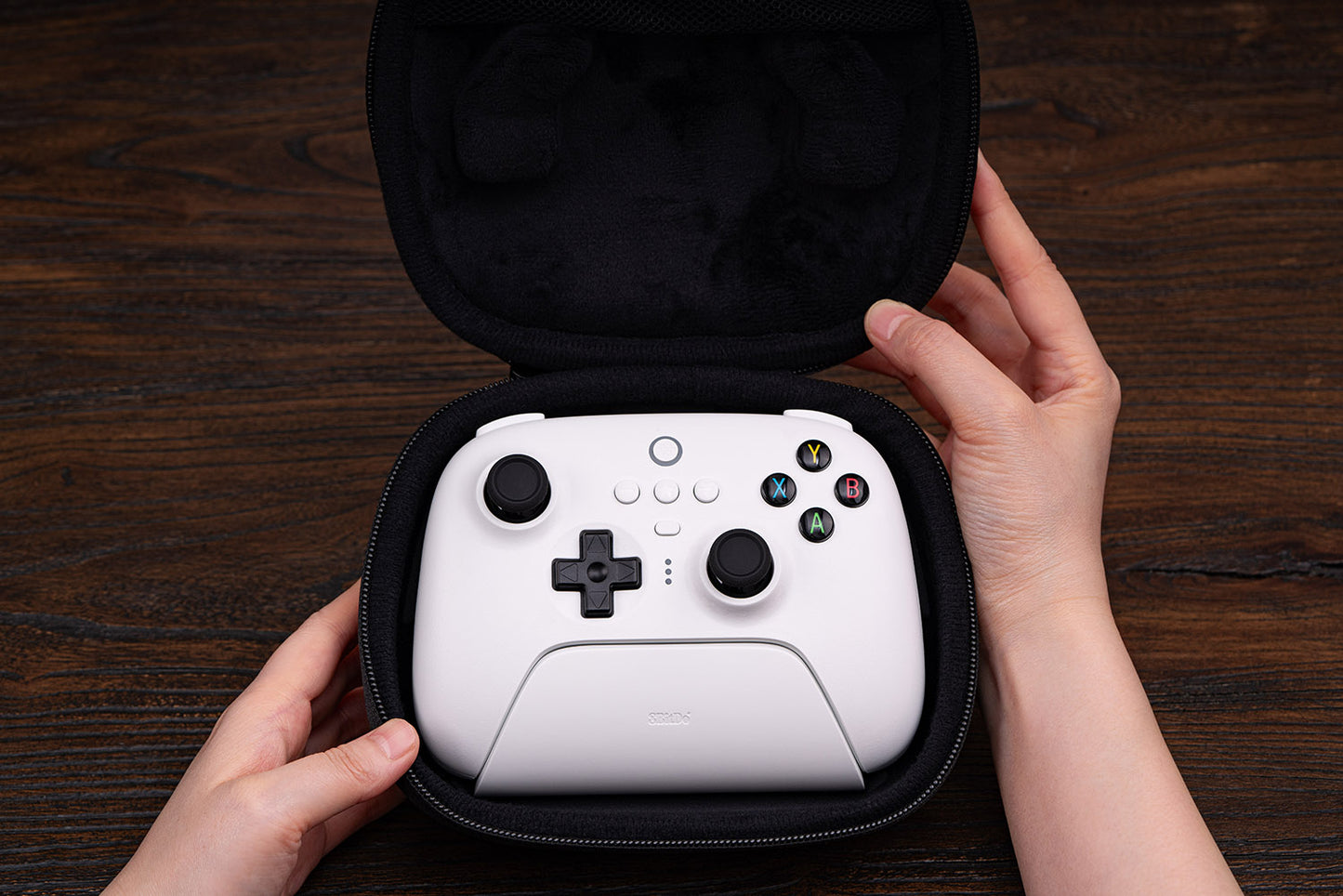 8BitDo Classic Controller Travel Case For Ultimate Controllers & Charging Dock