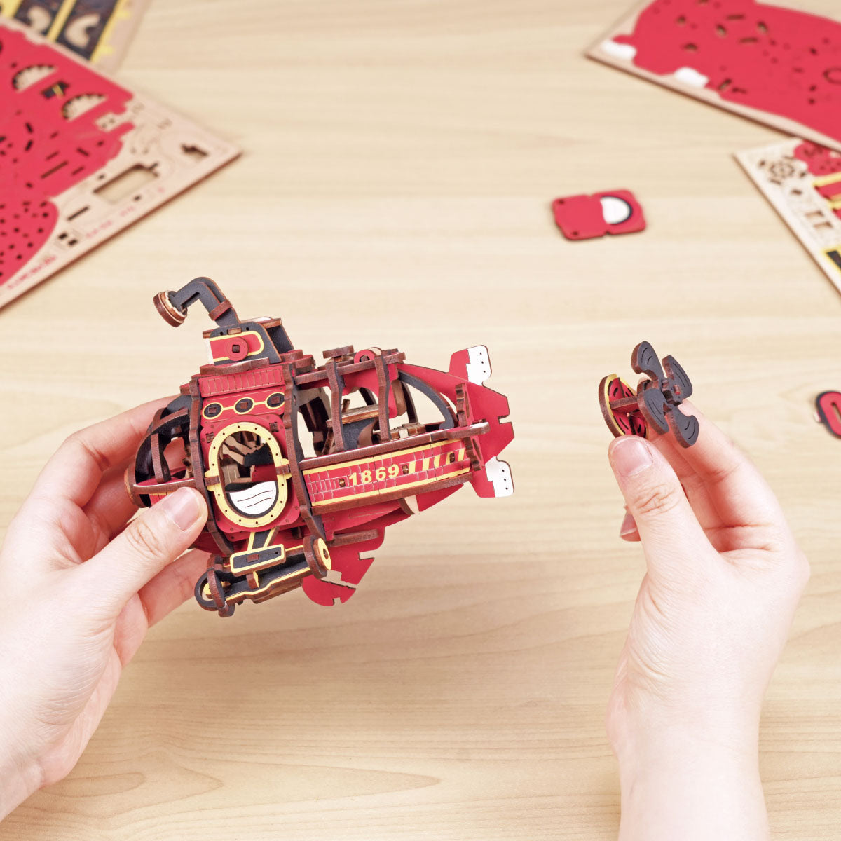 Robotime Deep-Sea Adventurer Pendulum Balance Toy DIY 3D Puzzle