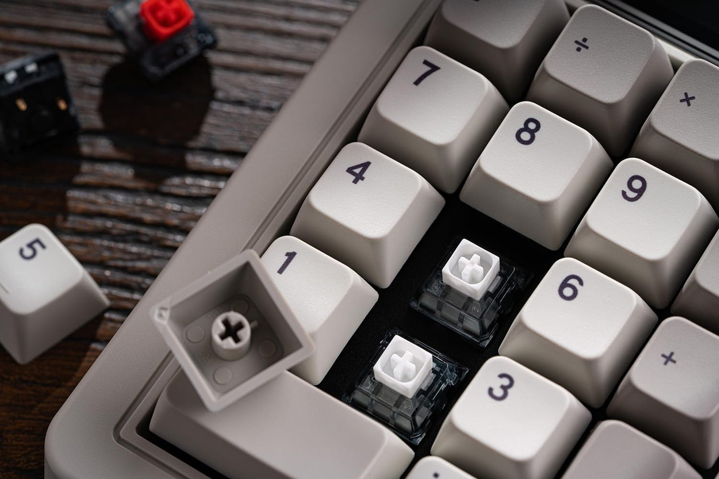 8BitDo Retro 18 Mechanical Numpad M Edition