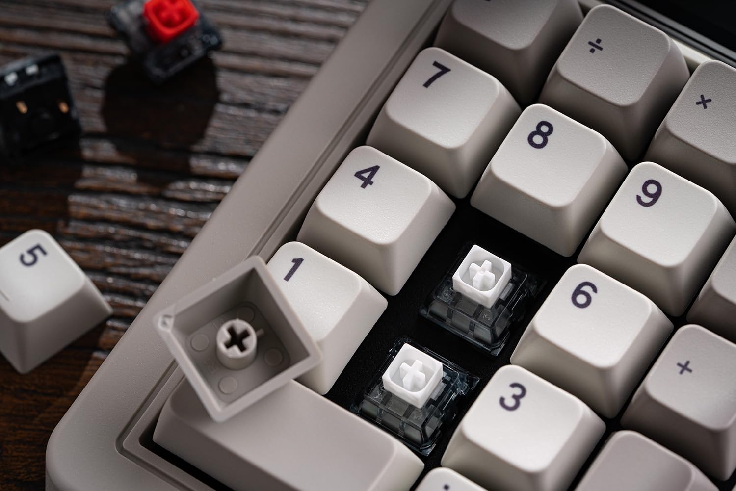 8BitDo Retro 18 Mechanical Numpad M Edition