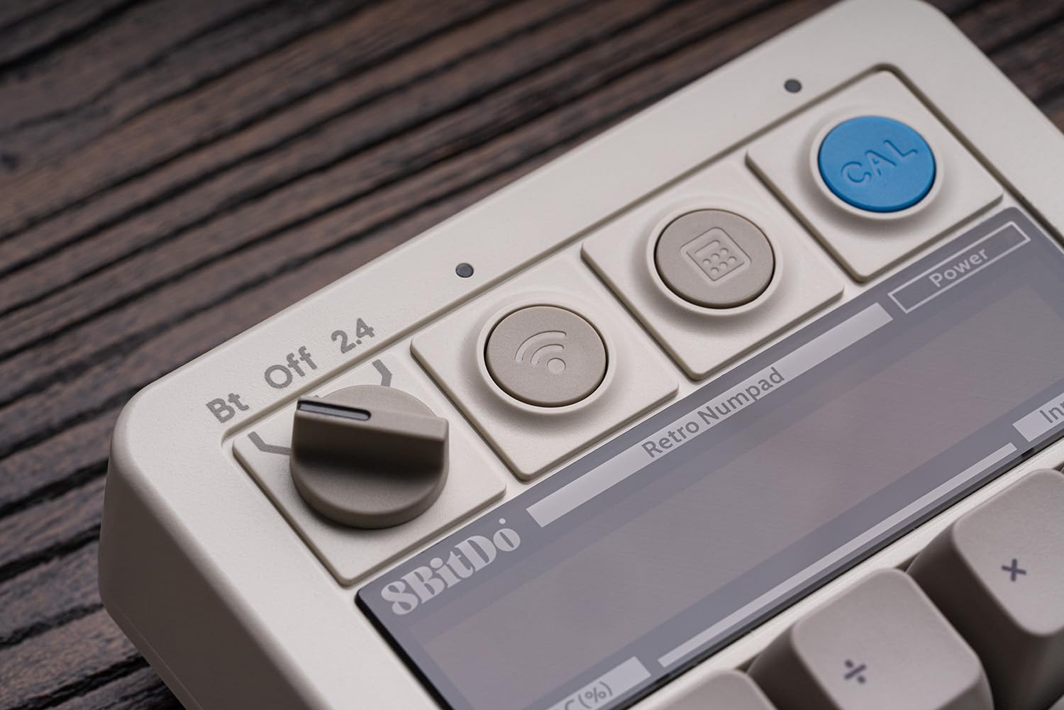 8BitDo Retro 18 Mechanical Numpad M Edition