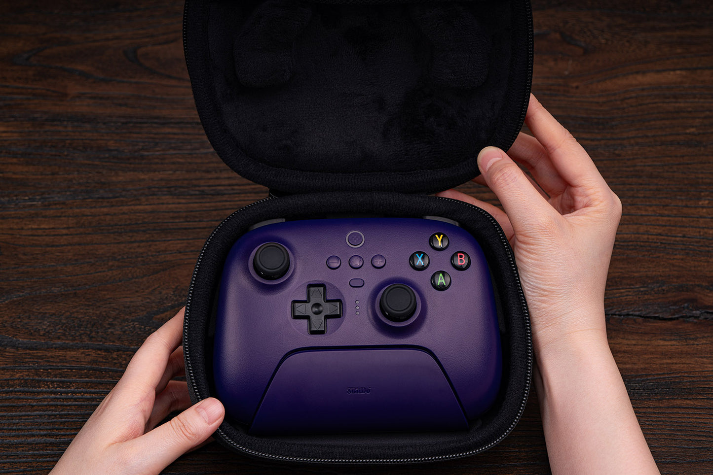 8BitDo Classic Controller Travel Case For Ultimate Controllers & Charging Dock