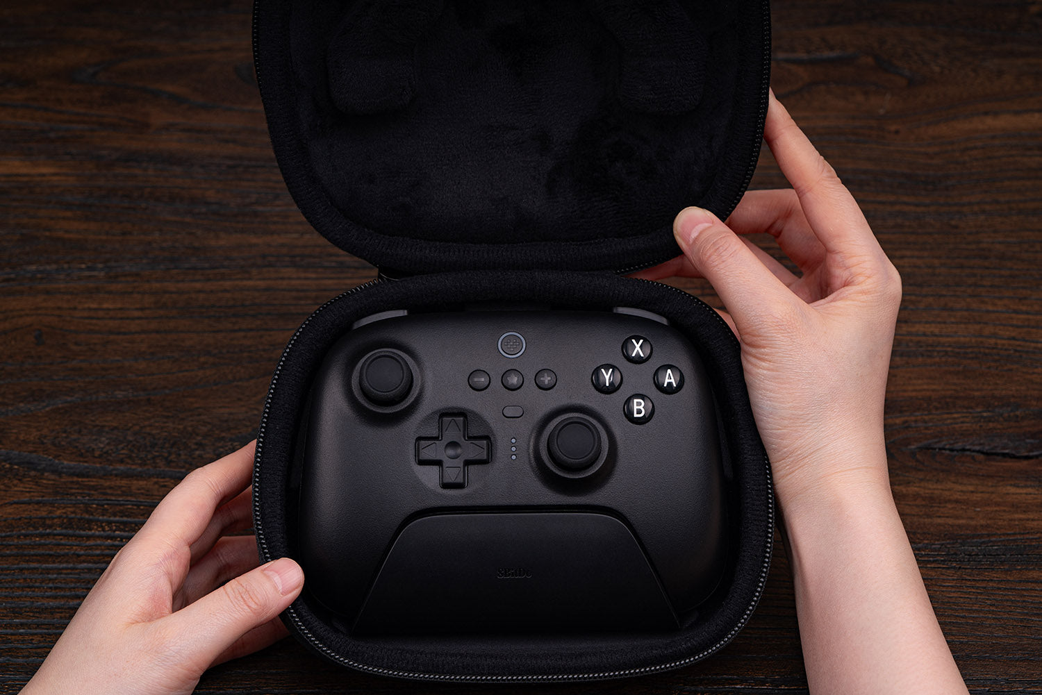 8BitDo Classic Controller Travel Case For Ultimate Controllers & Charging Dock