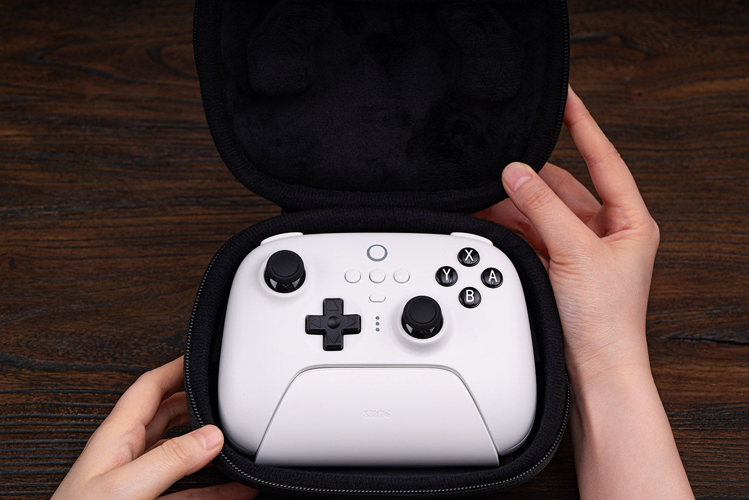 8BitDo Classic Controller Travel Case For Ultimate Controllers & Charging Dock