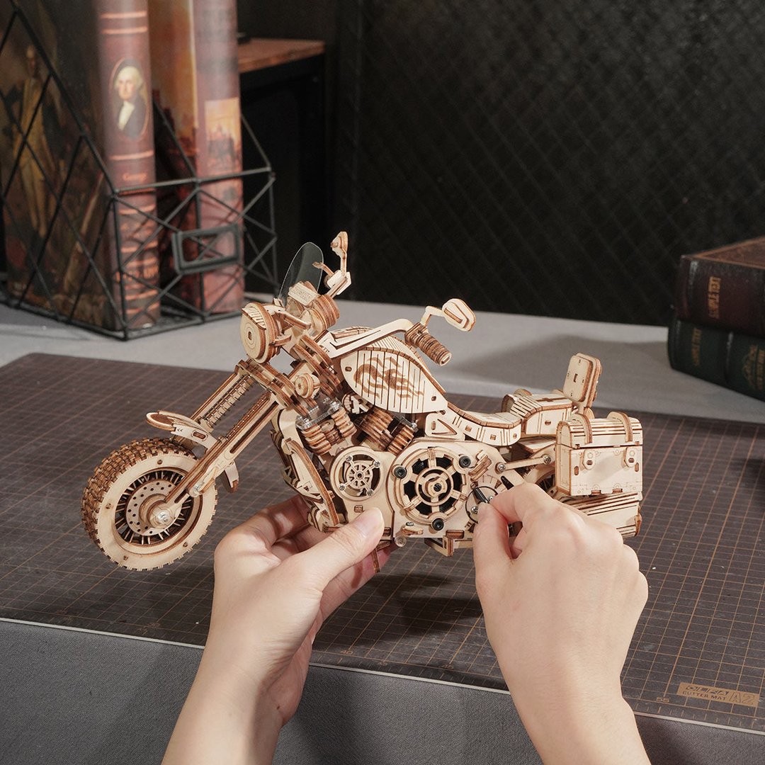 Robotime 3D Wooden Puzzle DIY Model Cruiser Motorcycle - 420 Piece